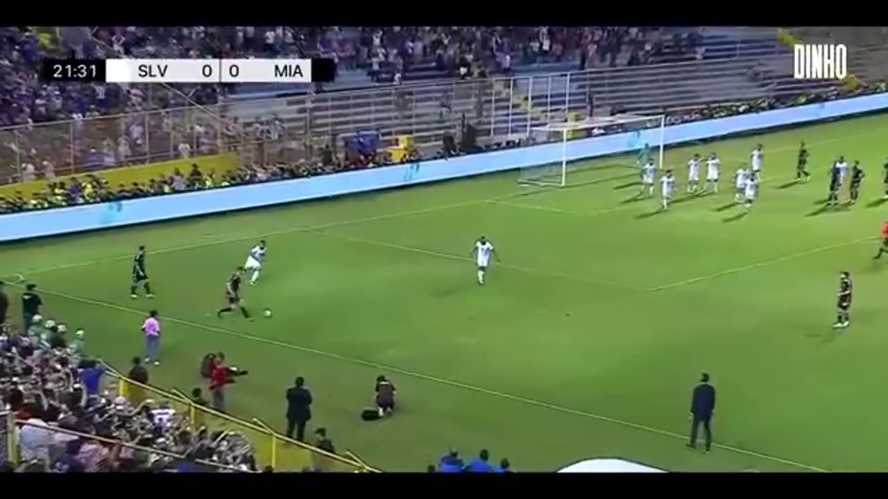 Messi vs El Salvador | First match with Luis Suarez .