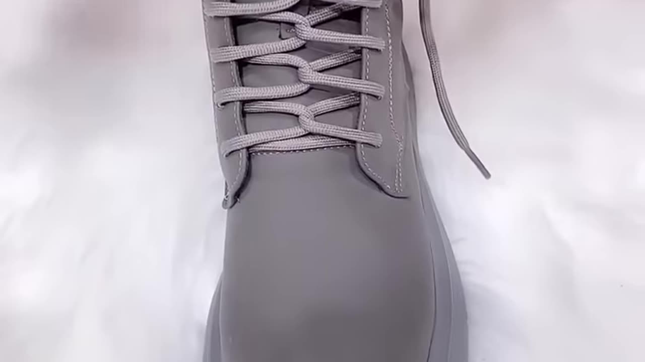 How to properly tie shoelaces