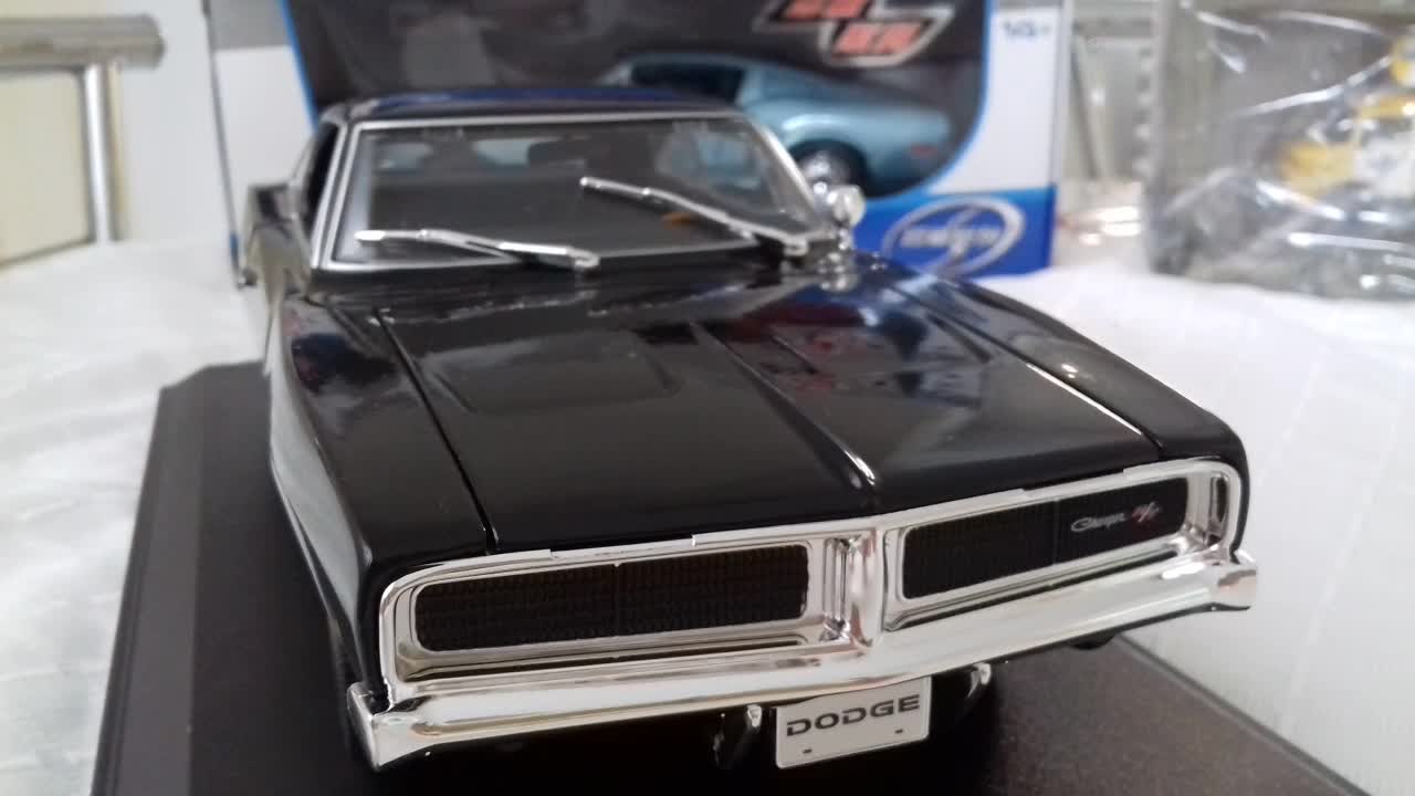 1969 Dodge Charger R/T Scale 1/18 ( Maisto escala 1/18)