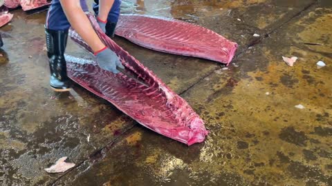 Amazing bluefin tuna cutting skills(10)— slow suffocation in the open air