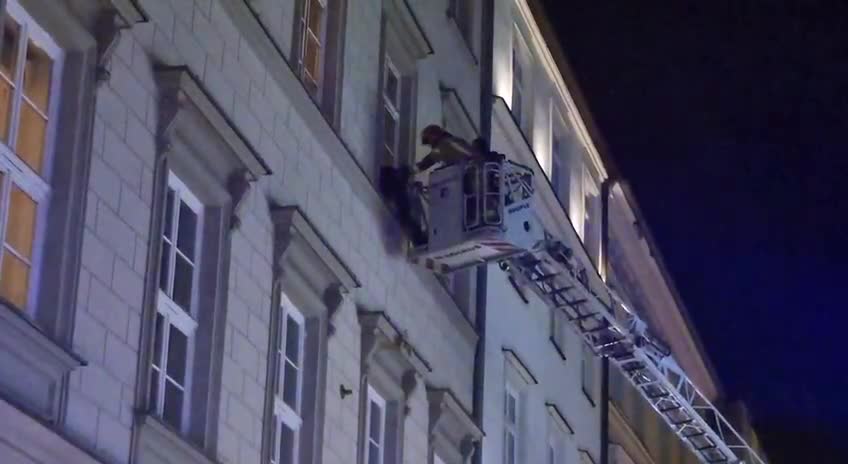 Evicting Ukrainian refugees, now that's the only way!