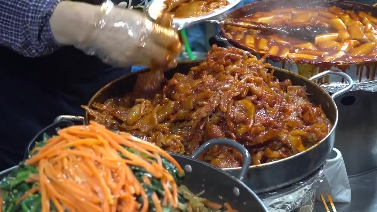 Gwangjang market Traditional Korean Street Food