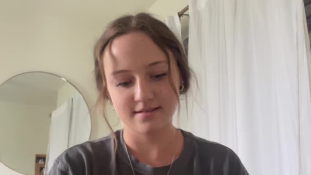 Niece seeing the gender before the reveal