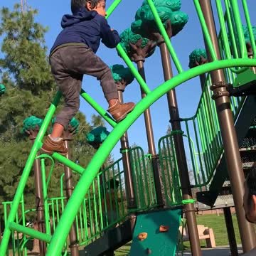 Kid doing stunt at 3.5 years age!!!