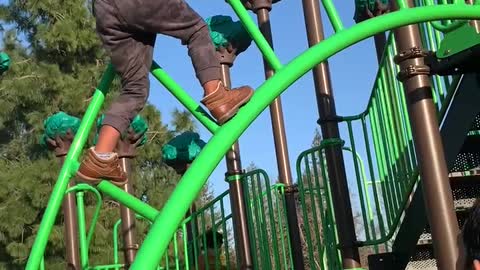 Kid doing stunt at 3.5 years age!!!