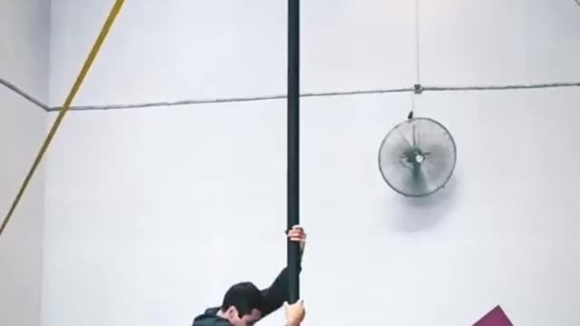 Guy Performs Amazing Climbs And Jumps On Chinese Pole While Practicing At Circus School