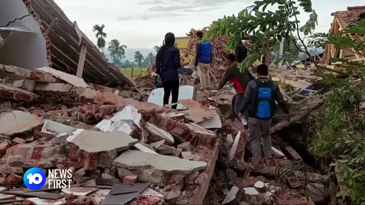 Indonesian Rescuers Work To Save Trapped People 10 News First