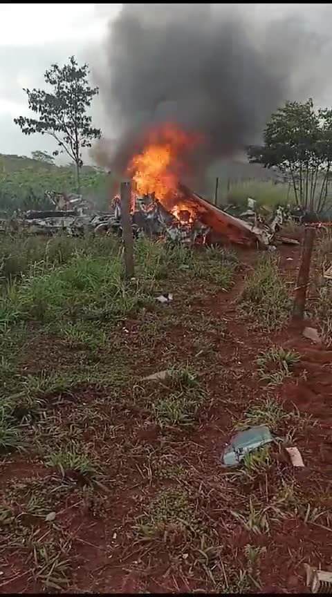 Vídeo mostra queda de avião que matou político e mais três no Paraguai