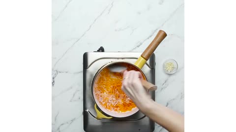 TOMATO SOUPAND GRILLEDCHEESE BOWL