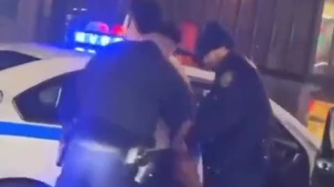 A drunk man somehow gets away from two NYPD officers 😳