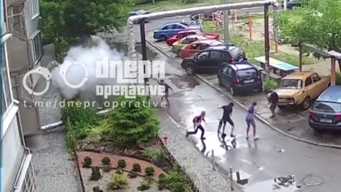😡Ukrainian nationalists threw a grenade through a window at the children and one child was injured
