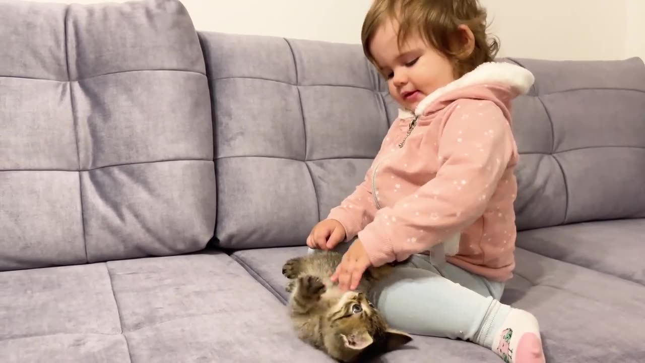 CUTE BABY MEETS NEW BABY KITTEN FOR THE FIRST TIME!