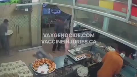 A YOUNG MAN DIES SUDDENLY AT A RESTAURANT IN INDIA 💉