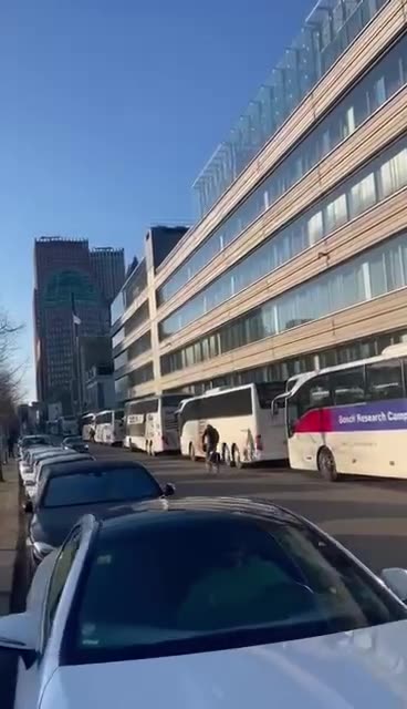 Nisin të mblidhen njerëzit, nga ora 10:00 protestohet në Hagë