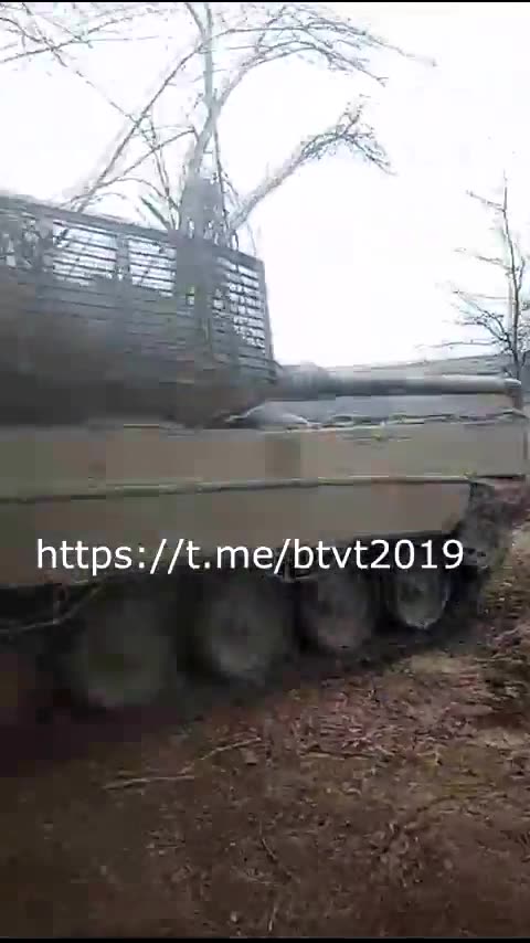 Ukrainian Leopard 2A6 with cage armor on the side of the turret