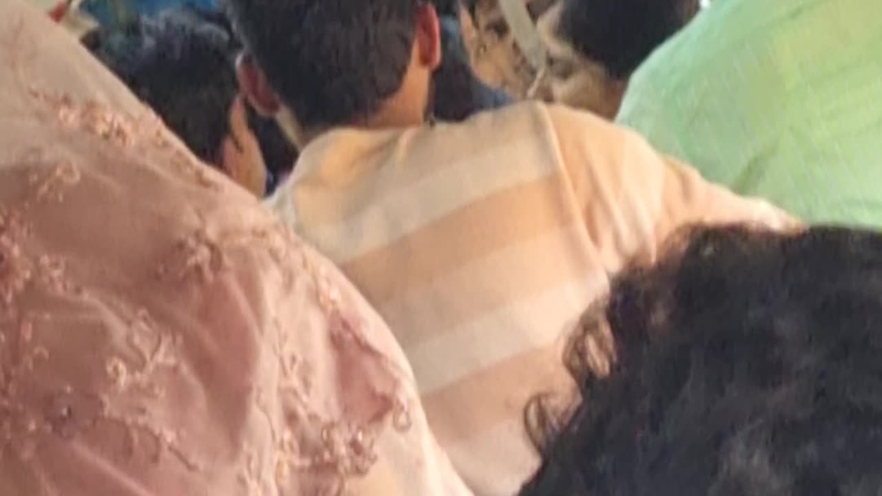 Fight in agra intercity train .. funny video😂😂