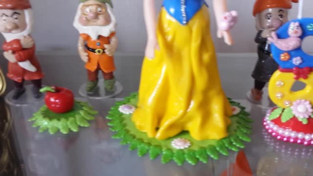 SNOW WHITE AND THE SEVEN DWARFS IN BISCUIT - DIY