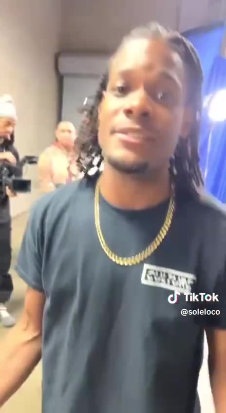 FIRST LOOK : Man wearing Trump shoes