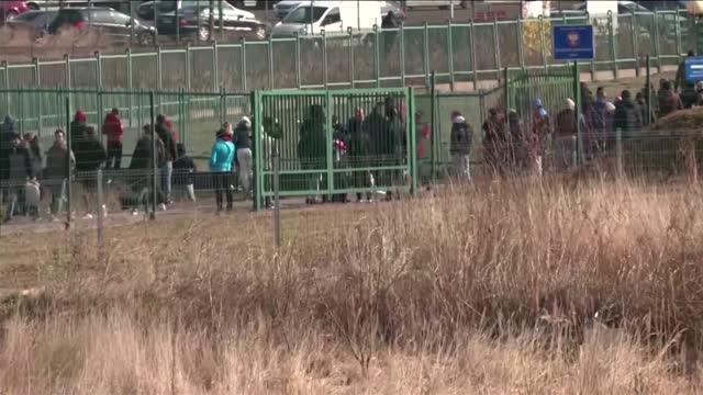 The anxious wait for relatives at Ukraine's border