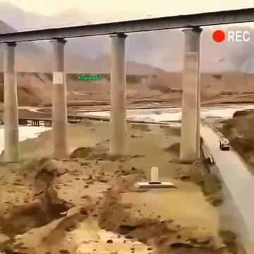 Only China in the world dares to build a railway in the desert.