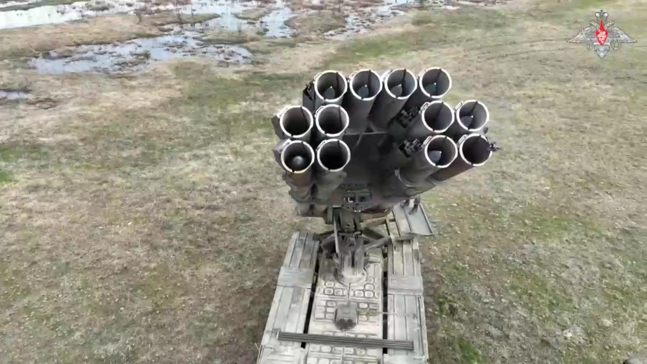 Ruský raketomet Smeršč v akci