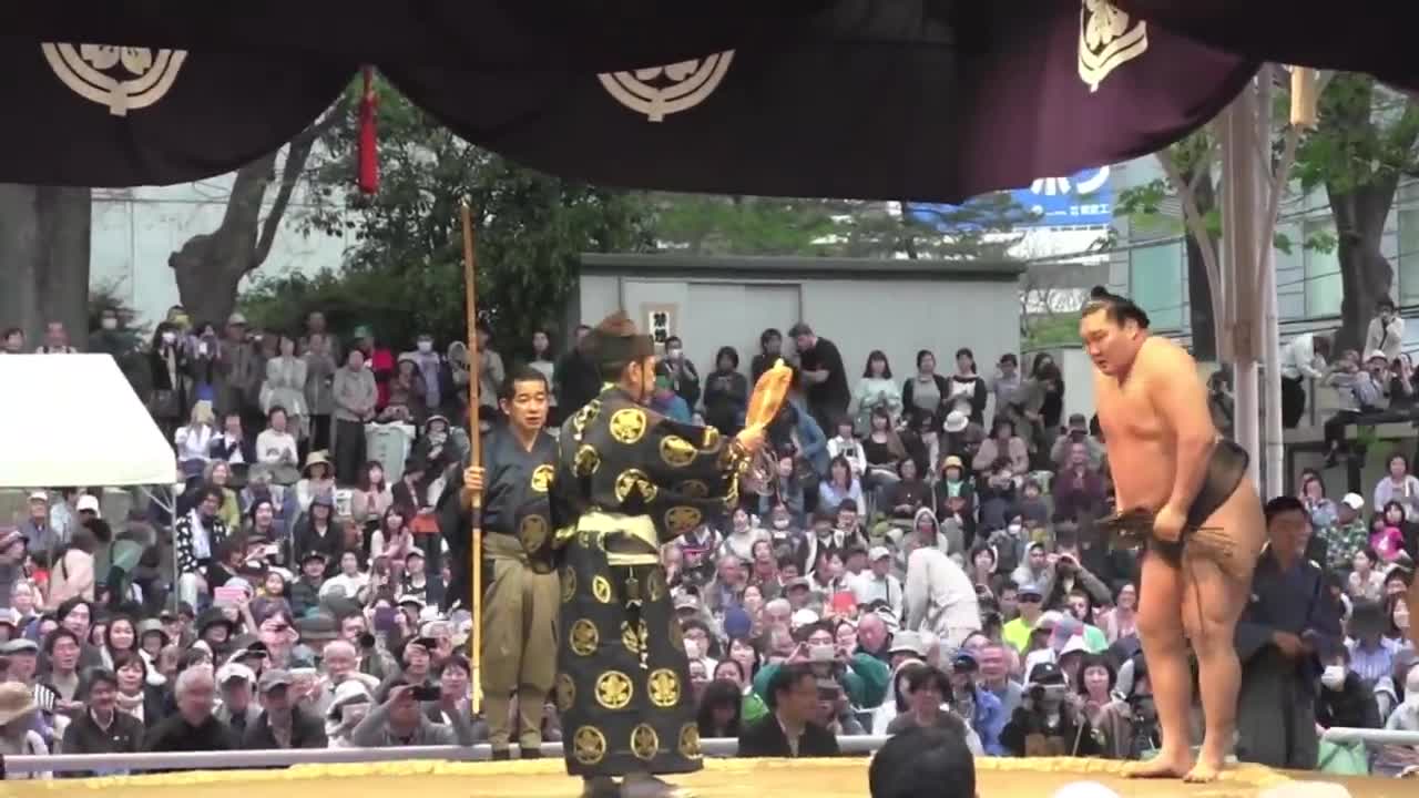 Yokozuna Hakuho vs Yokozuna Kakuryu - Outdoor Sumo