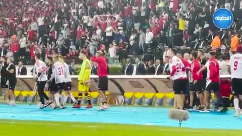 احتفال الاعبين مع الجمهور