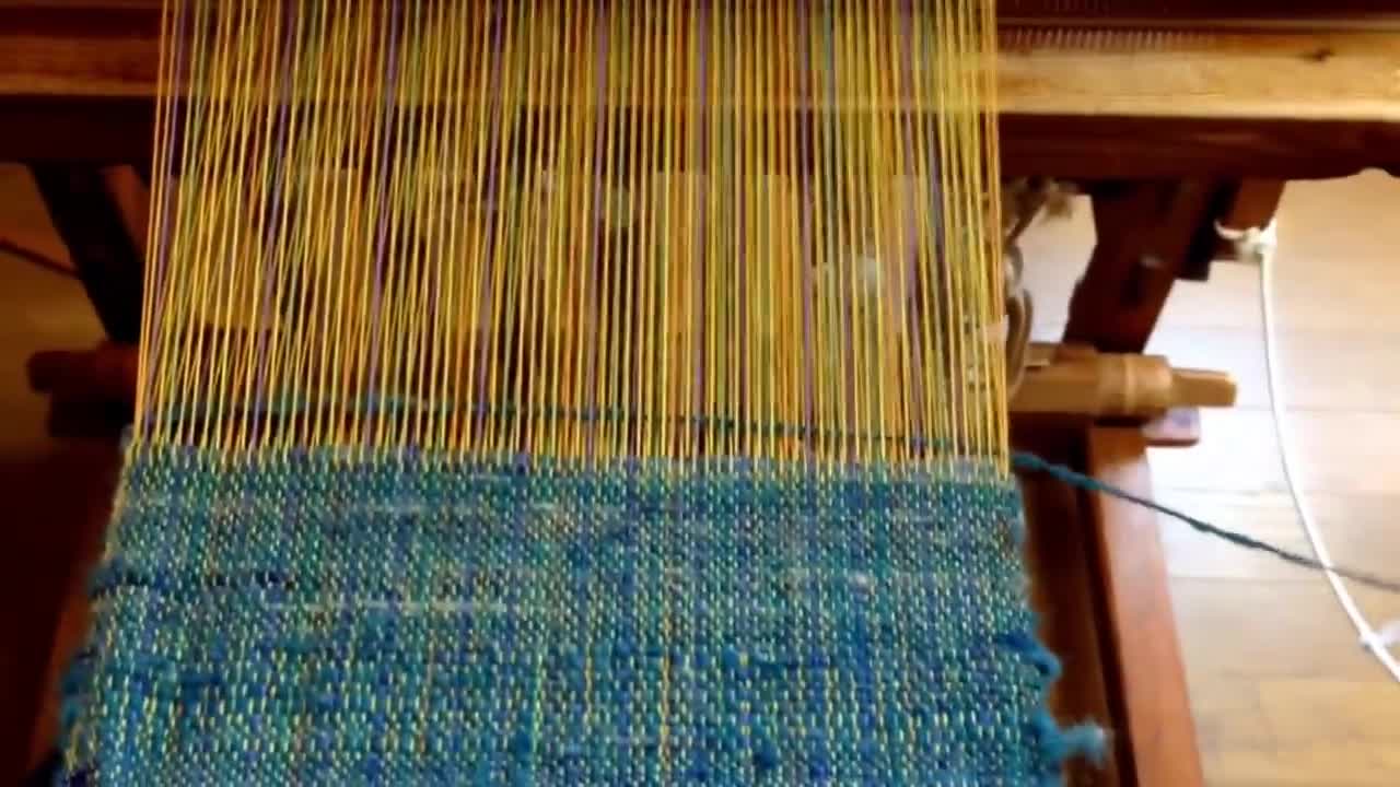 Weaving on a Japanese loom in detail