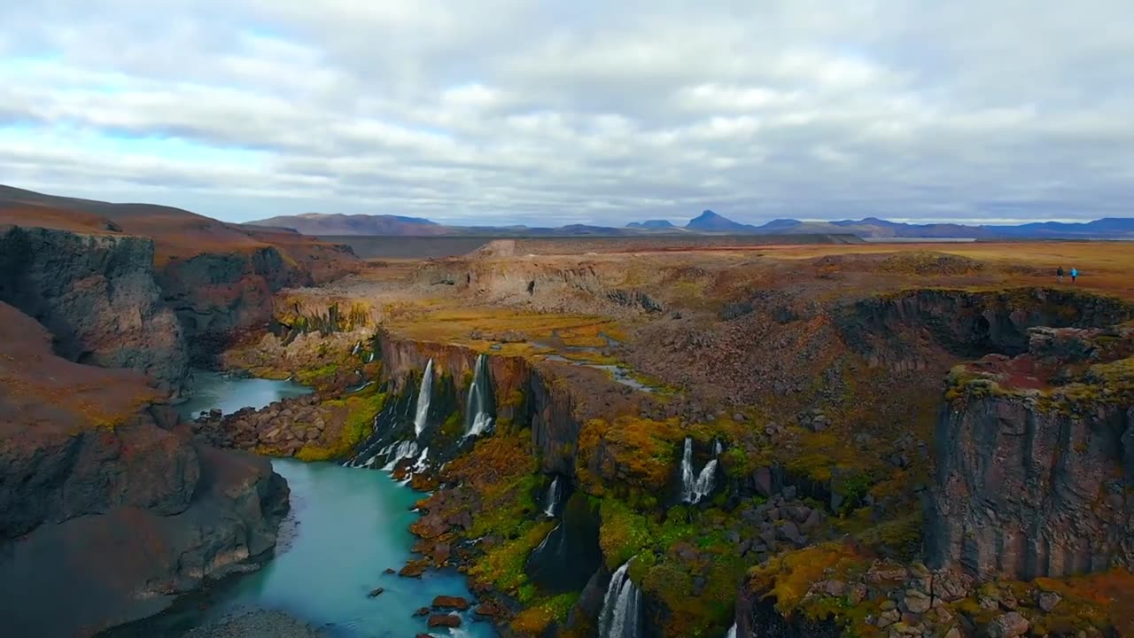 Outdoor aerial photography, documenting the natural mountain landscape of the United States