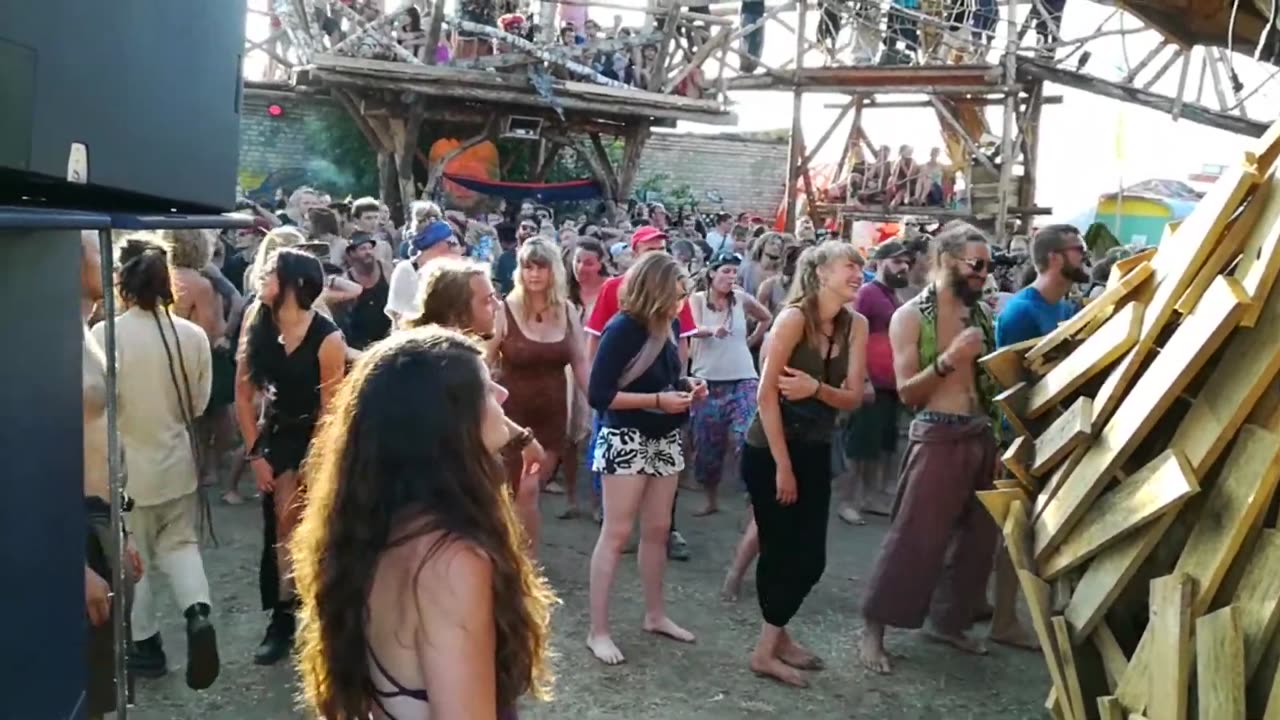 Freqs of Nature 2017 - Økapi Bass playground closing set
