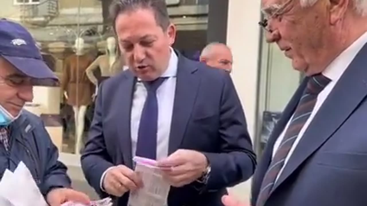 Έδωσε στον Πρόεδρο της ΠΕΔ Θεσσαλίας λαχείο για να κάνει έργα