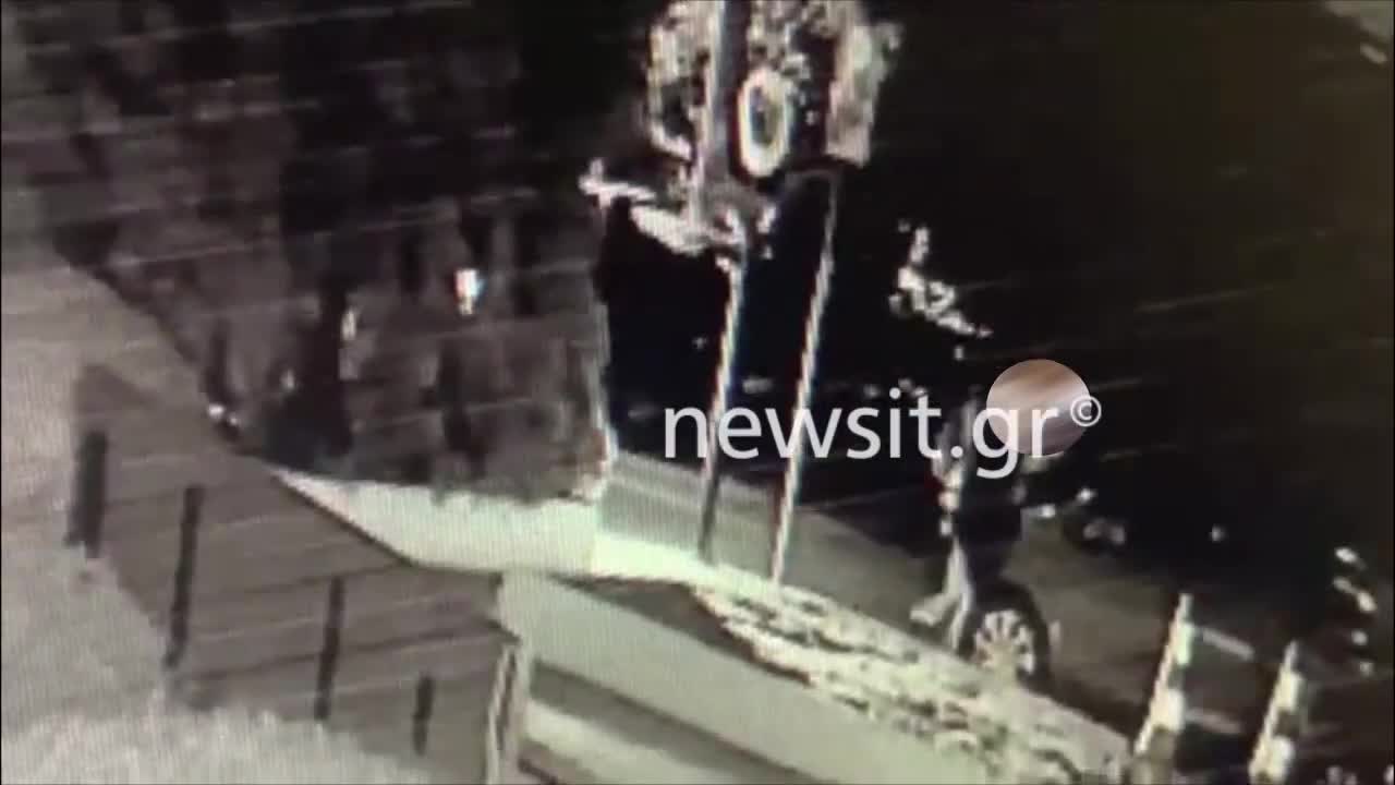 Δευτερόλεπτα πριν το δολοφονικό χτύπημα στη Νέα Σμύρνη