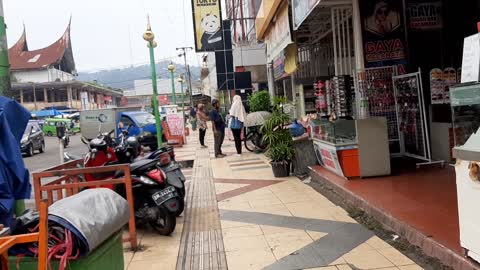 traditional market atmosphere in the city of Padang