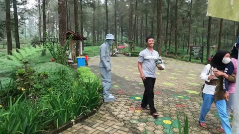 Statue Prank Indonesia is really funny || Prank becomes a living statue