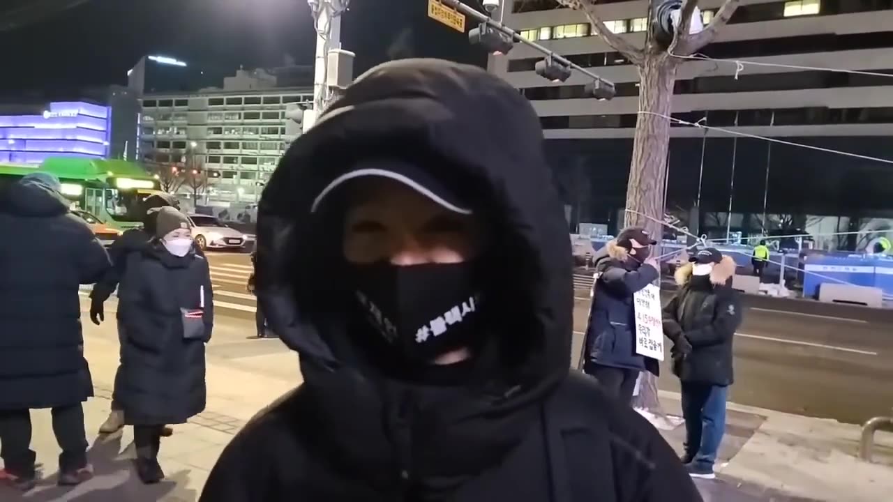 20210113_V3_S02(R6DWDu6Xs3k)토요일만 나오는 상황이라 버티고 있어요! 정말 추운 곳 세종문화회관 앞에서