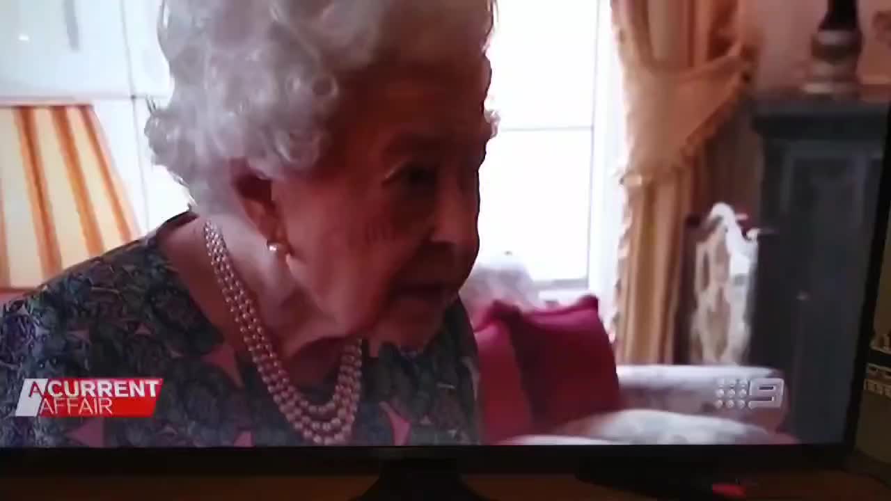 Press pause at 19secs. To see what the Queen is taken!