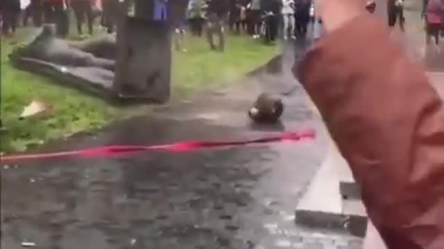 Toppling Sir John A Macdonald statue
