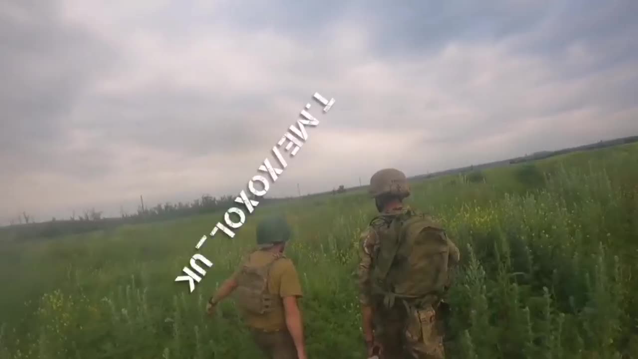 Ukrainians flee their position and evacuate the wounded