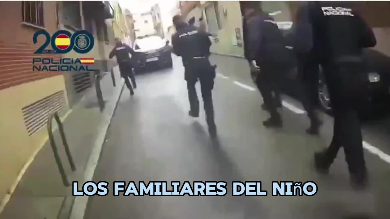 España | Agentes de la Policía Nacional salvan la vida de un niño