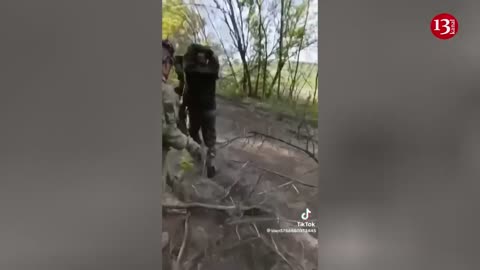 “Packaged Russian hostages are carried away” - Russian soldiers who were captured in the forest