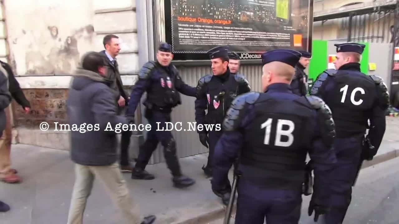 Injures et baston entre CRS et Policiers en civils. Paris/France - 9 Décembre 2013