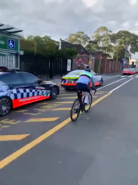 Hundreds of Cop Cars in Sydney as City Calls in 1,000+ Cops in Case of Protests