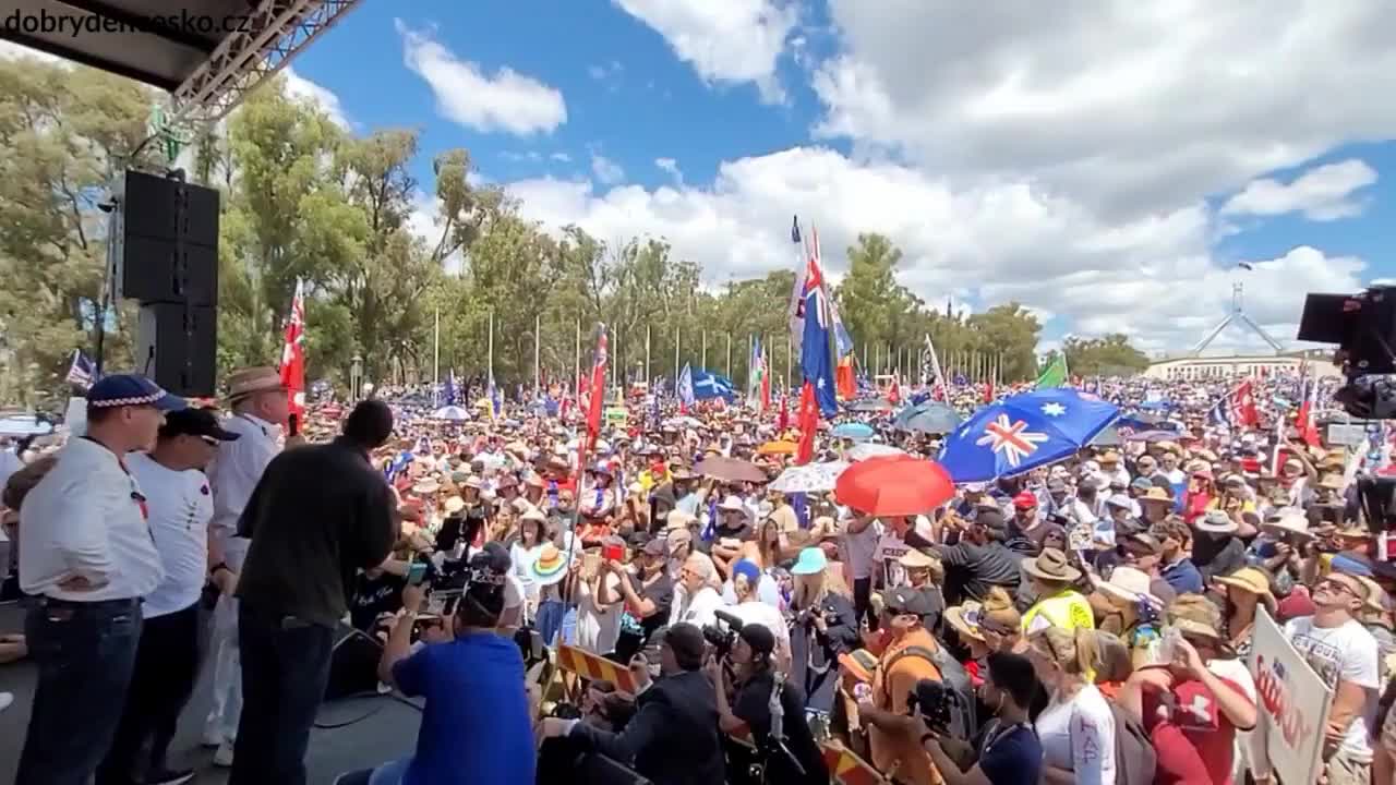 Perfektní atmosféra na demonstraci v Austrálii