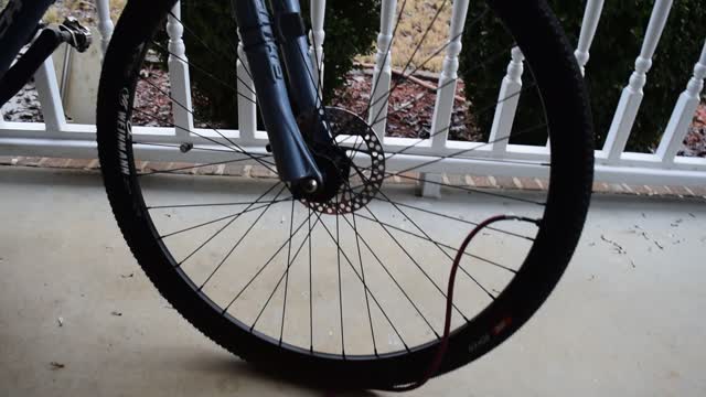 Seating a Tubeless bead using an airbrush hose and small compressor