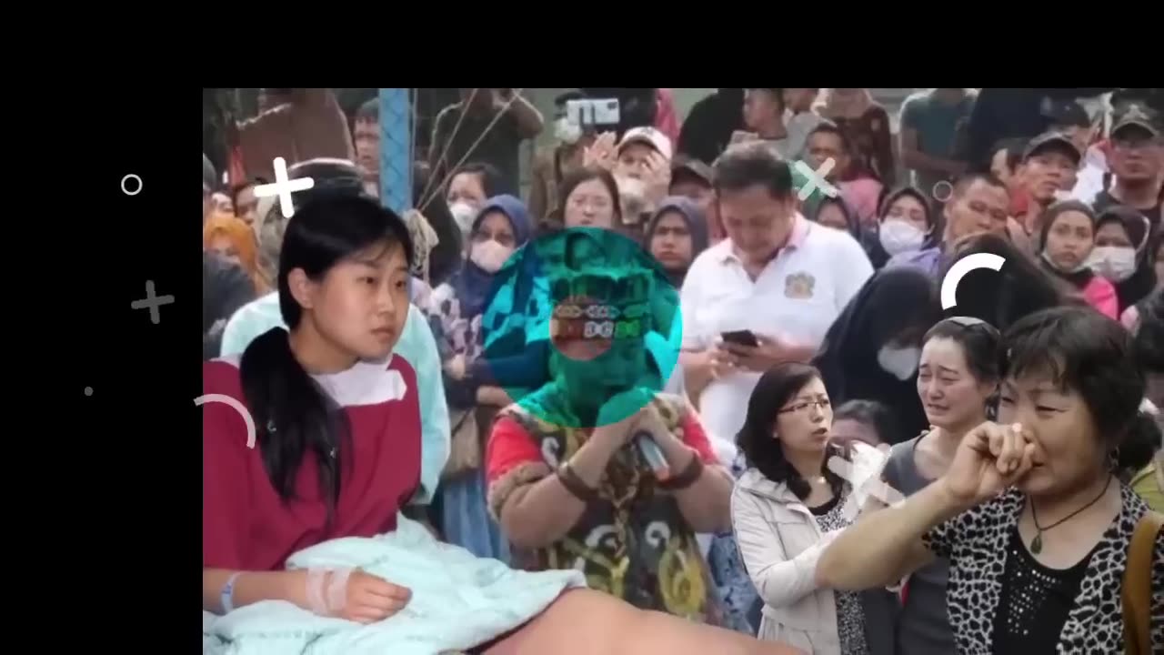 ARTIS JEPANG BEROBAT KEPADA IBU IDA DAYAK DOKALIMANTAN INDO