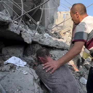Bombing of a group of civilians in front of Al -shifa hospital in Gaza