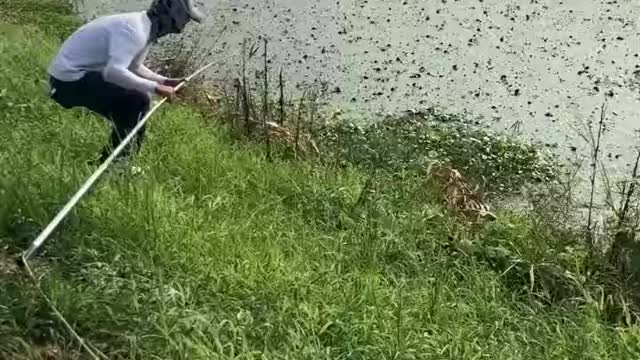 Amazing Deep Sea Fishing 🐟 Big Carp Caught by Bamboo Spear 🐟