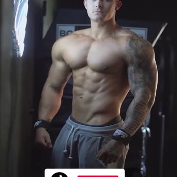 You need a bigger shirt. 🤷‍♂️👕🙈 .