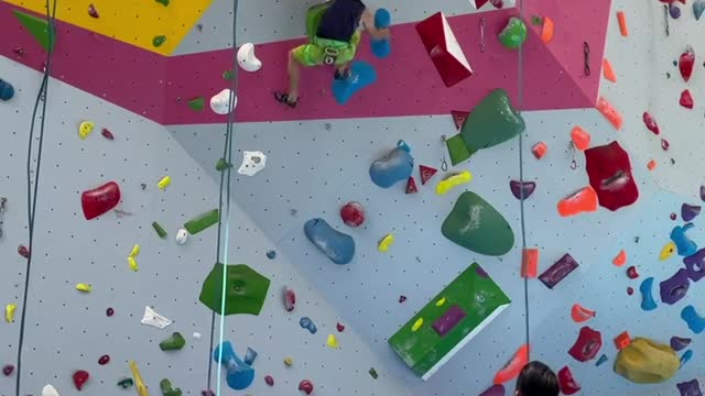 The top rope was tried on 5.13a, and half of it fell off. It was too difficultmp4