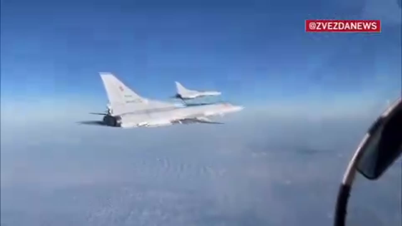 🇷🇺 Two Russian Tu-22M3 long-range bombers fly over the Baltic Sea escorted by Su-30SM.